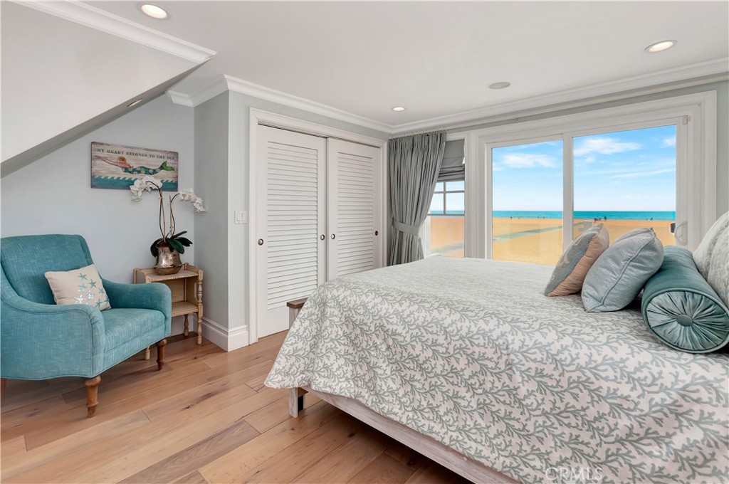 1102 West Oceanfront Newport Beach, CA 92661 - Photo 25 of 32 a bedroom with a bed and a couch