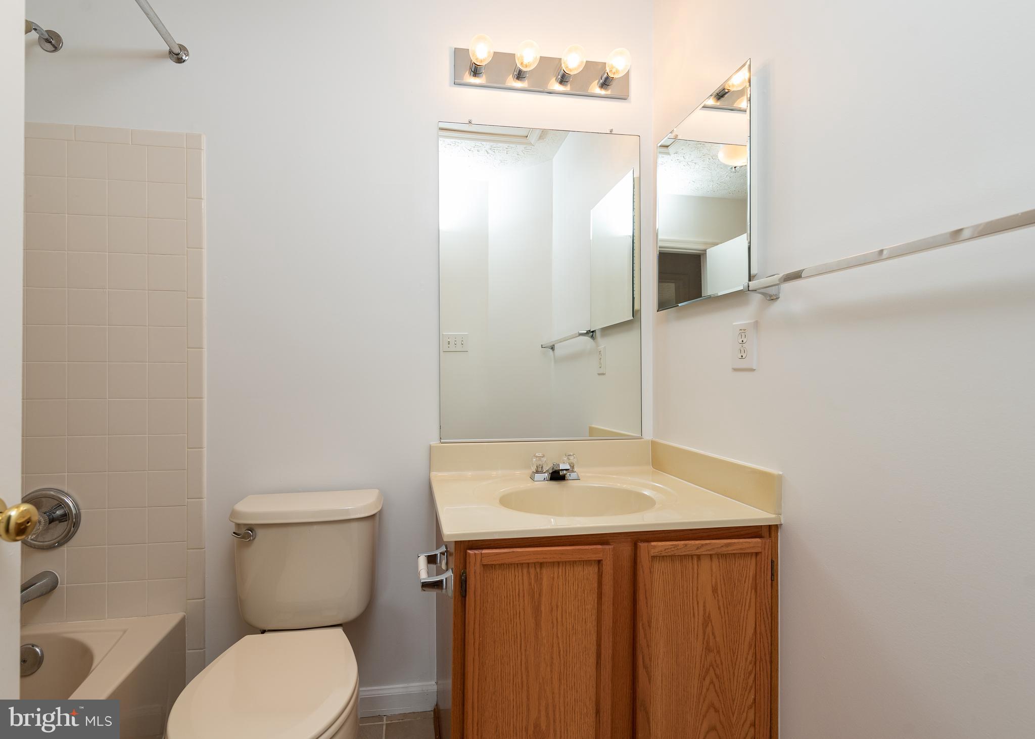 7713 Cornerstone Way Baltimore, MD 21244 - Photo 15 of 26 Bath