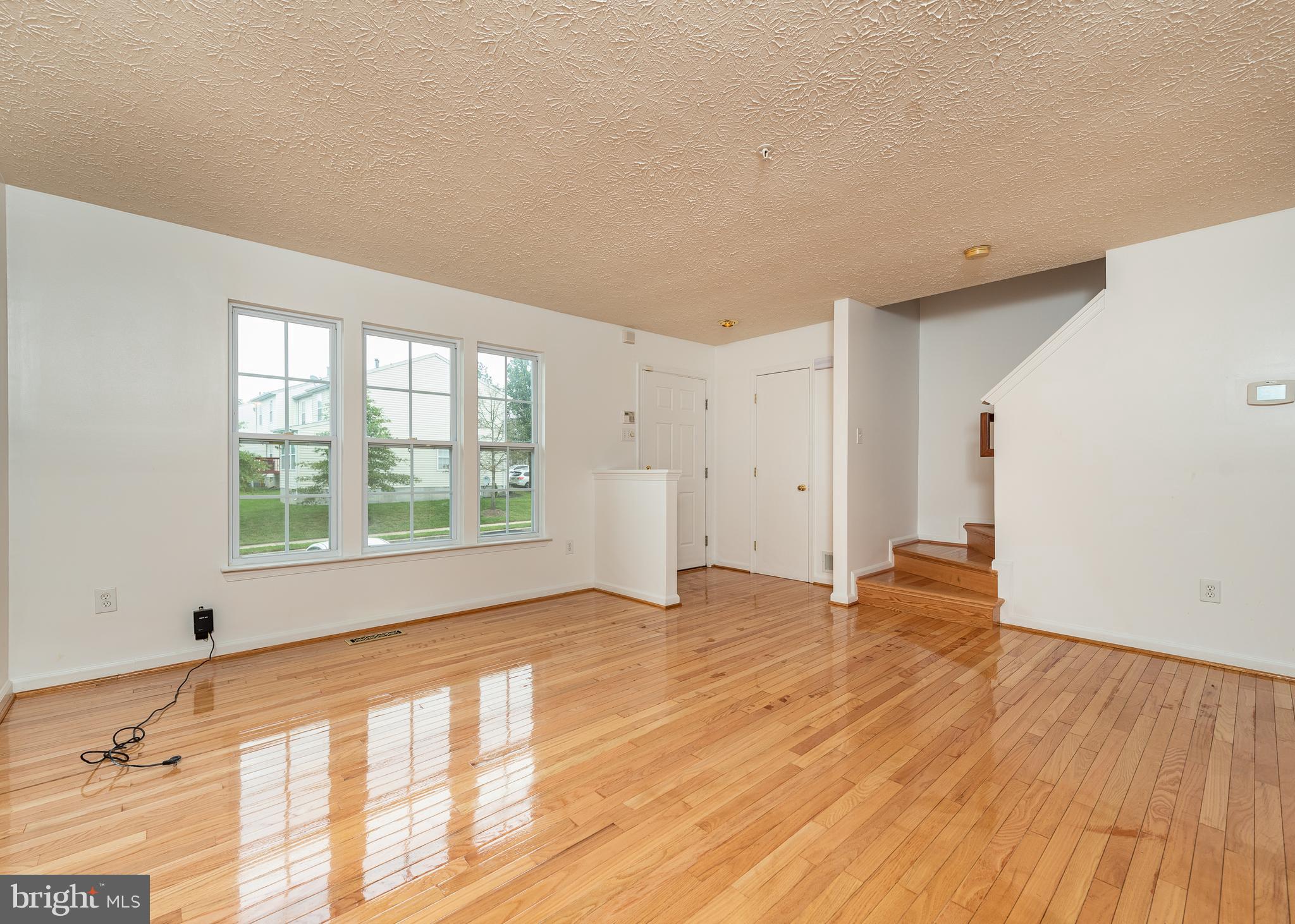 7713 Cornerstone Way Baltimore, MD 21244 - Photo 4 of 26 Living room
