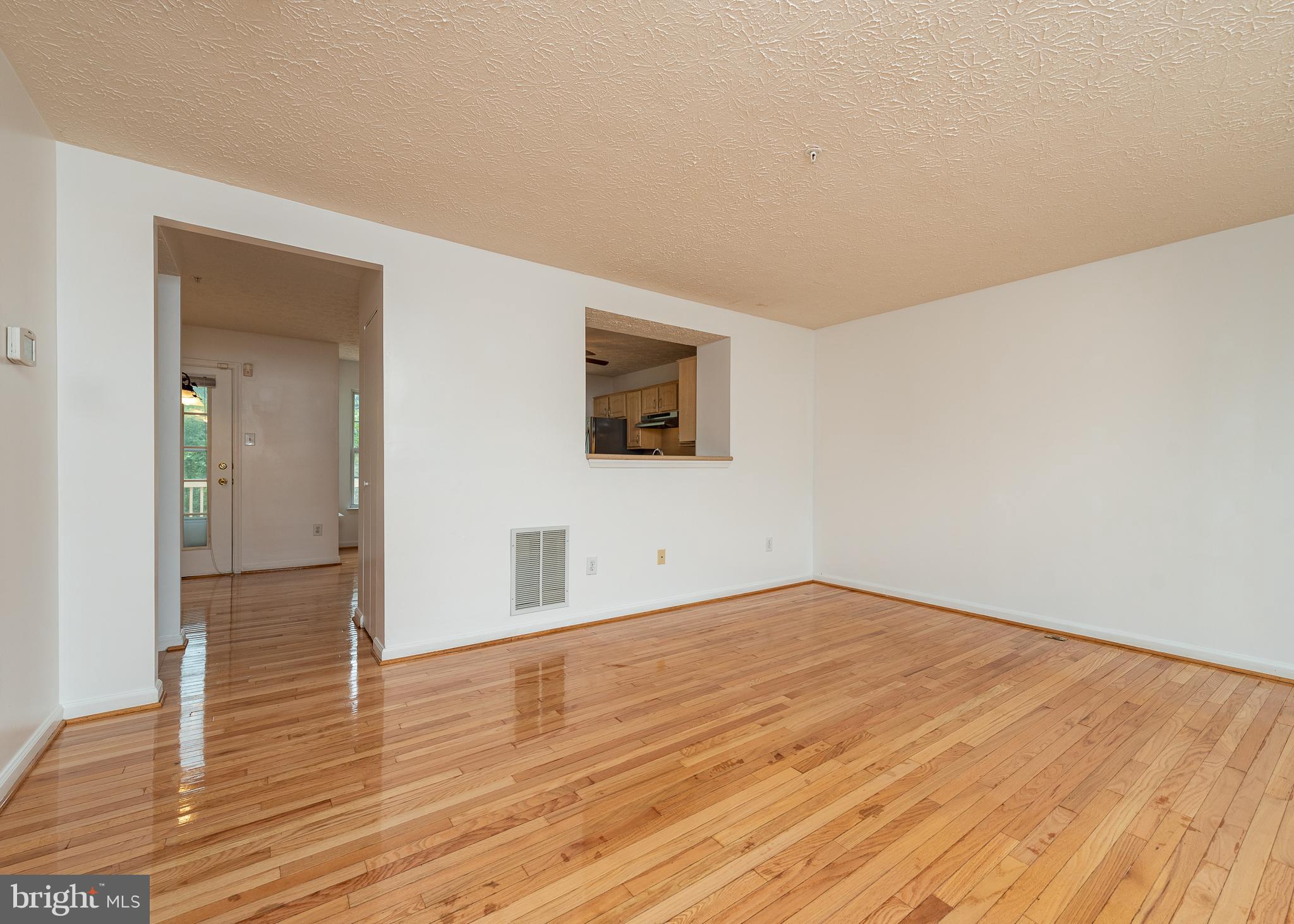 7713 Cornerstone Way Baltimore, MD 21244 - Photo 5 of 26 Living room