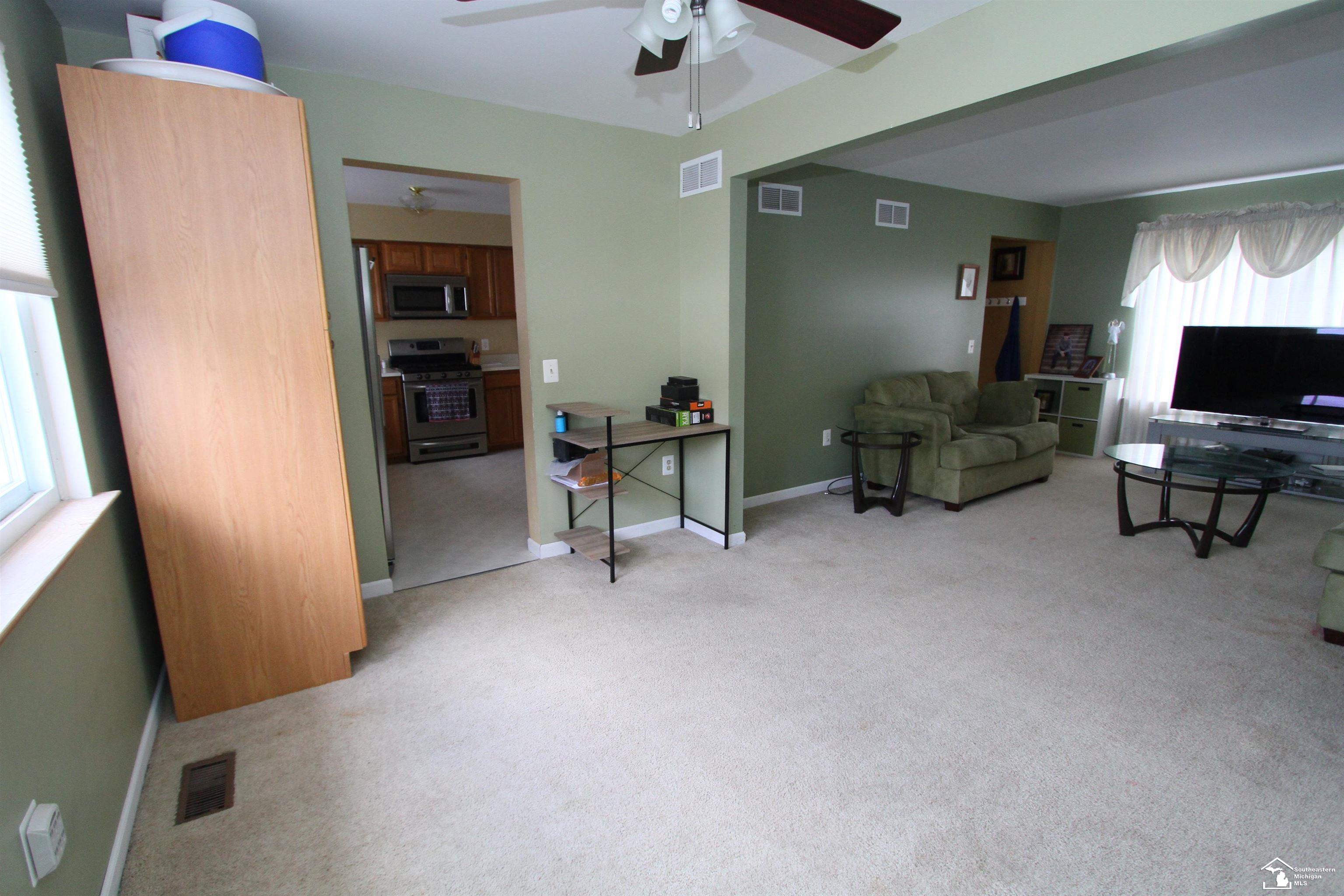 24780 Timber Ridge Trail Flat Rock, MI 48134 - Photo 7 of 32 50085838-6.JPG