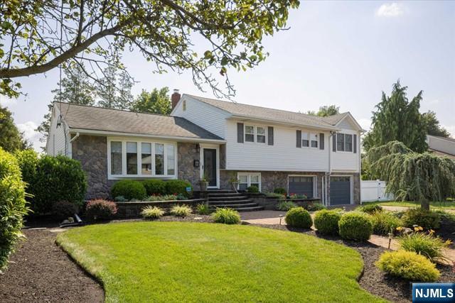 34 Allen Drive Wayne, NJ 07470 - Photo 3 of 43