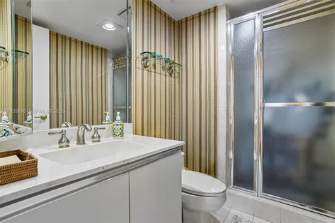 $885,000 | 520 Brickell Key Drive, Unit A1404, Miami, FL 33131