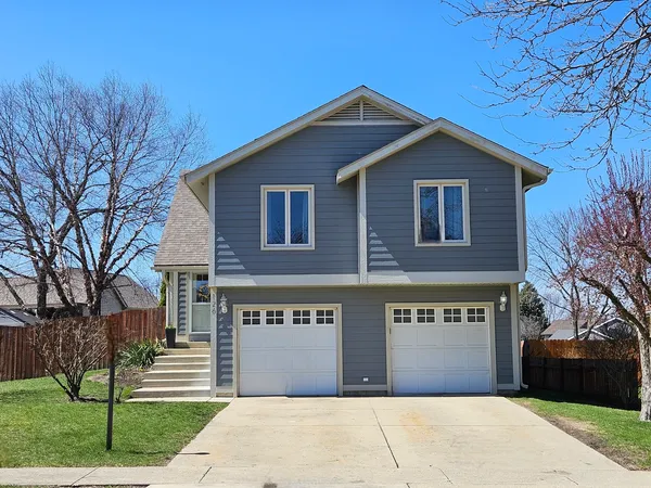 $399,900 | 126 Borris Circle, Streamwood, IL 60107
