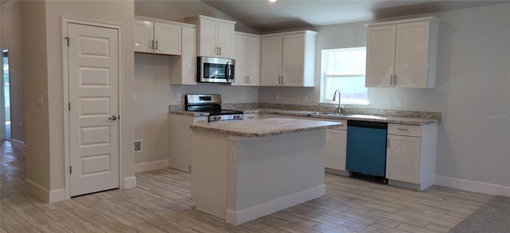13175 Gulf Bay Ln Spring Hill Spring Hill, FL 34609 - Photo 3 of 23