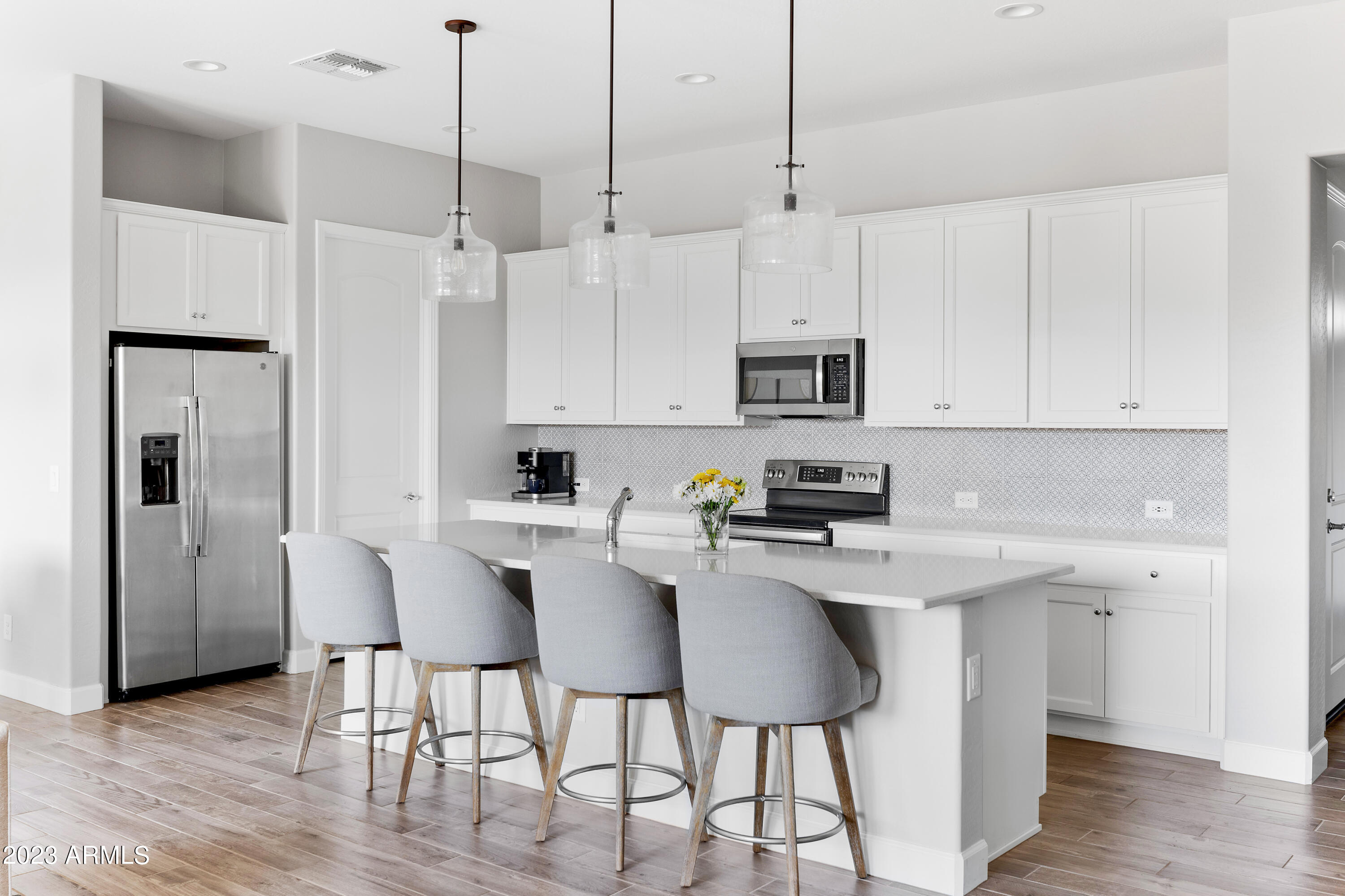 16897 West Merrell Street Goodyear, AZ 85395 - Photo 11 of 58 16897 kitchen stools to backsplash
