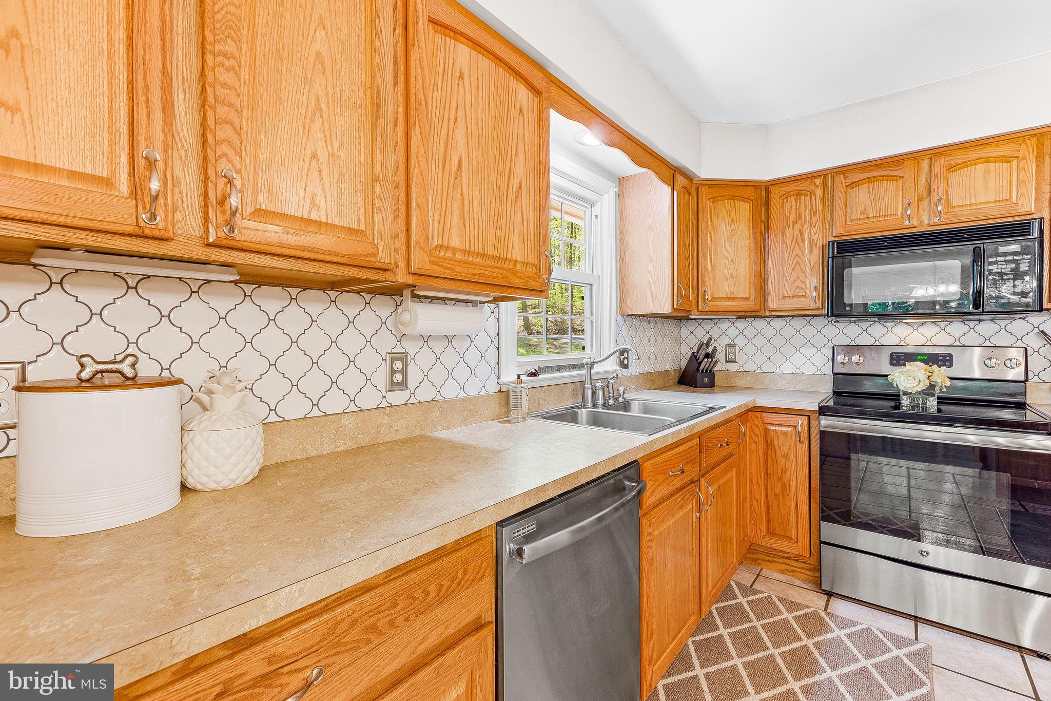 7290 Simms Landing Road Port Tobacco, MD 20677 - Photo 11 of 74 Ceramic back splash