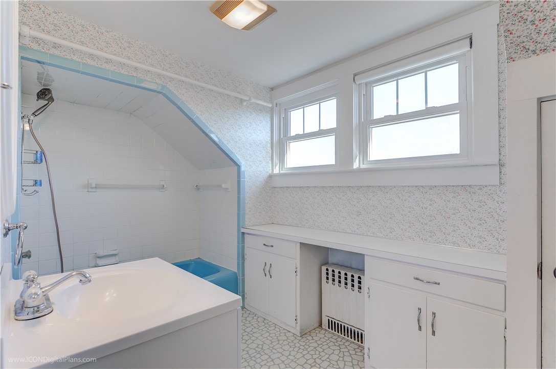 4168 Main Road Tiverton, RI 02878 - Photo 22 of 30 2nd Floor Full Bath (1)