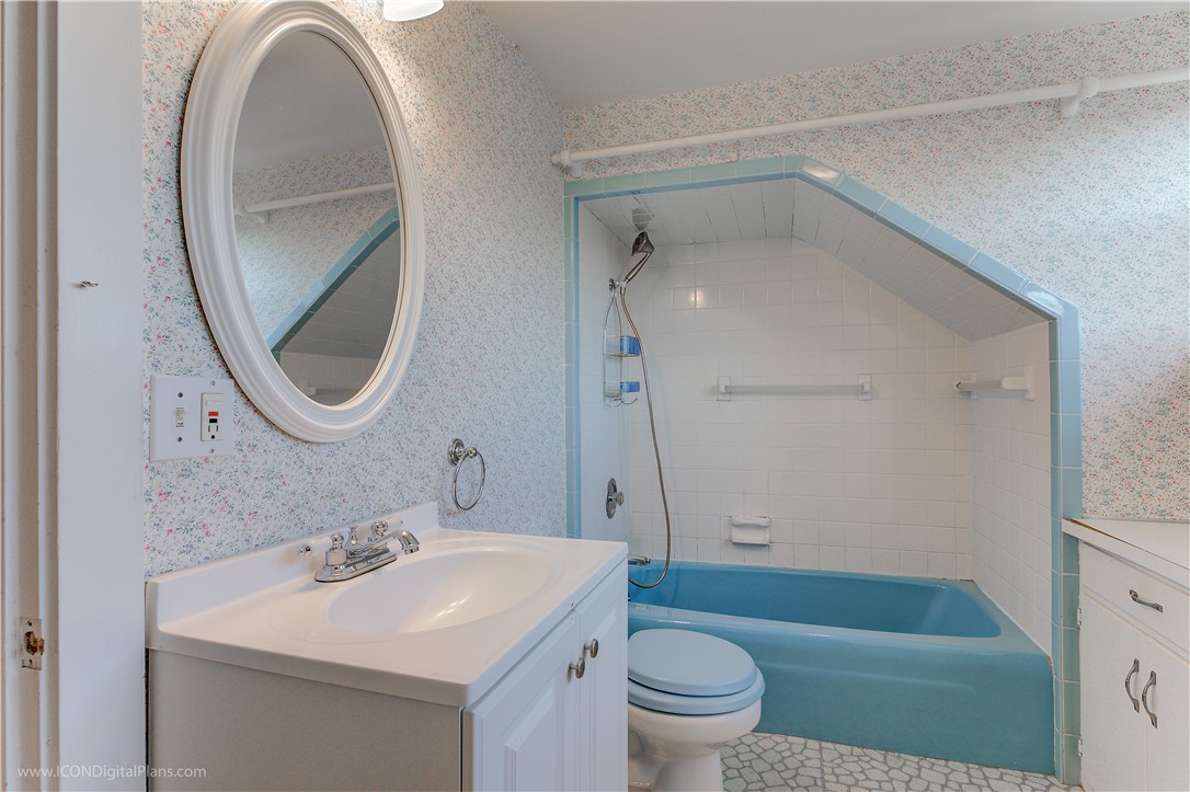4168 Main Road Tiverton, RI 02878 - Photo 23 of 30 2nd Floor Full Bath (1)