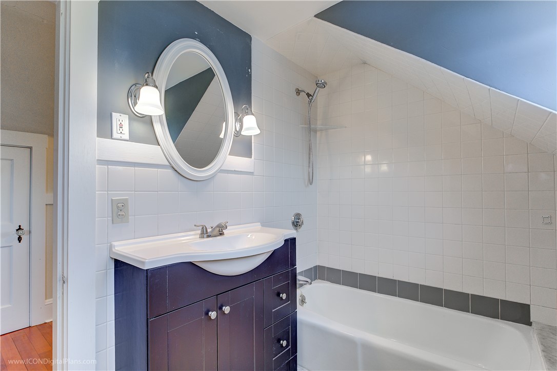 4168 Main Road Tiverton, RI 02878 - Photo 29 of 30 2nd Floor Full Bath (2)