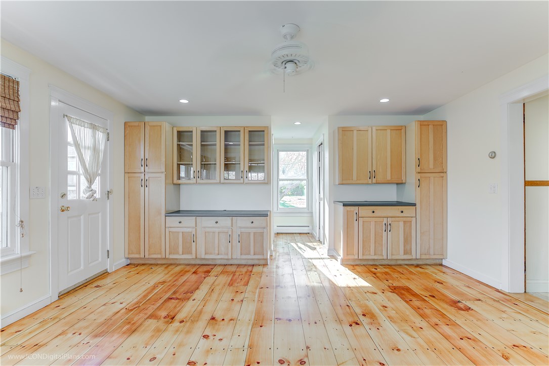 4168 Main Road Tiverton, RI 02878 - Photo 3 of 30 Eat in area