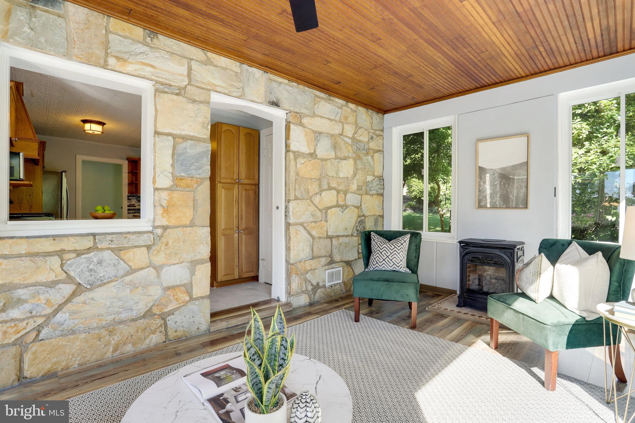 3424 Woodside Road Alexandria, VA 22310 - Photo 26 of 56 another spot for getting cozy with that gas FP