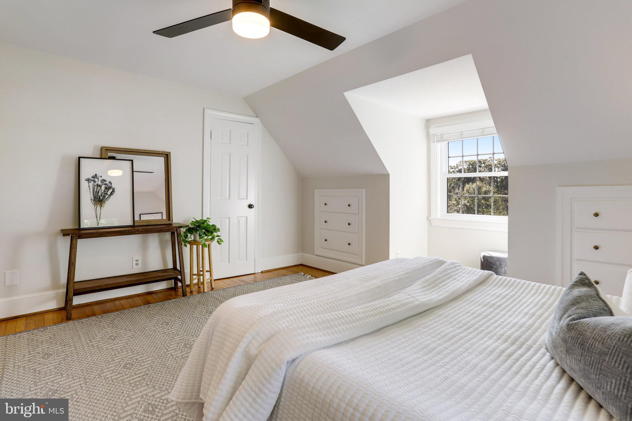 3424 Woodside Road Alexandria, VA 22310 - Photo 36 of 56 Useful and attractive built in storage