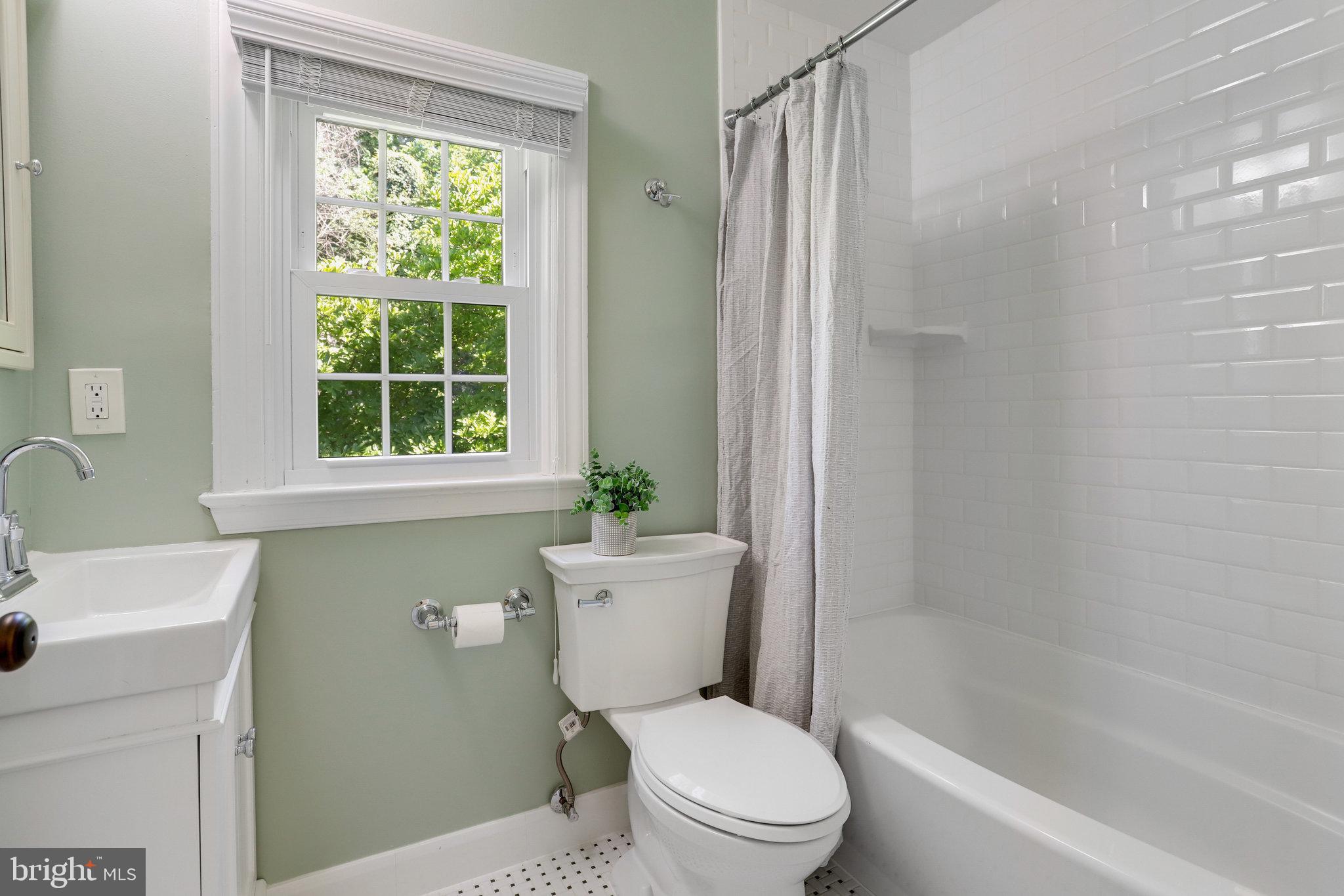 3424 Woodside Road Alexandria, VA 22310 - Photo 45 of 56 and subway tile