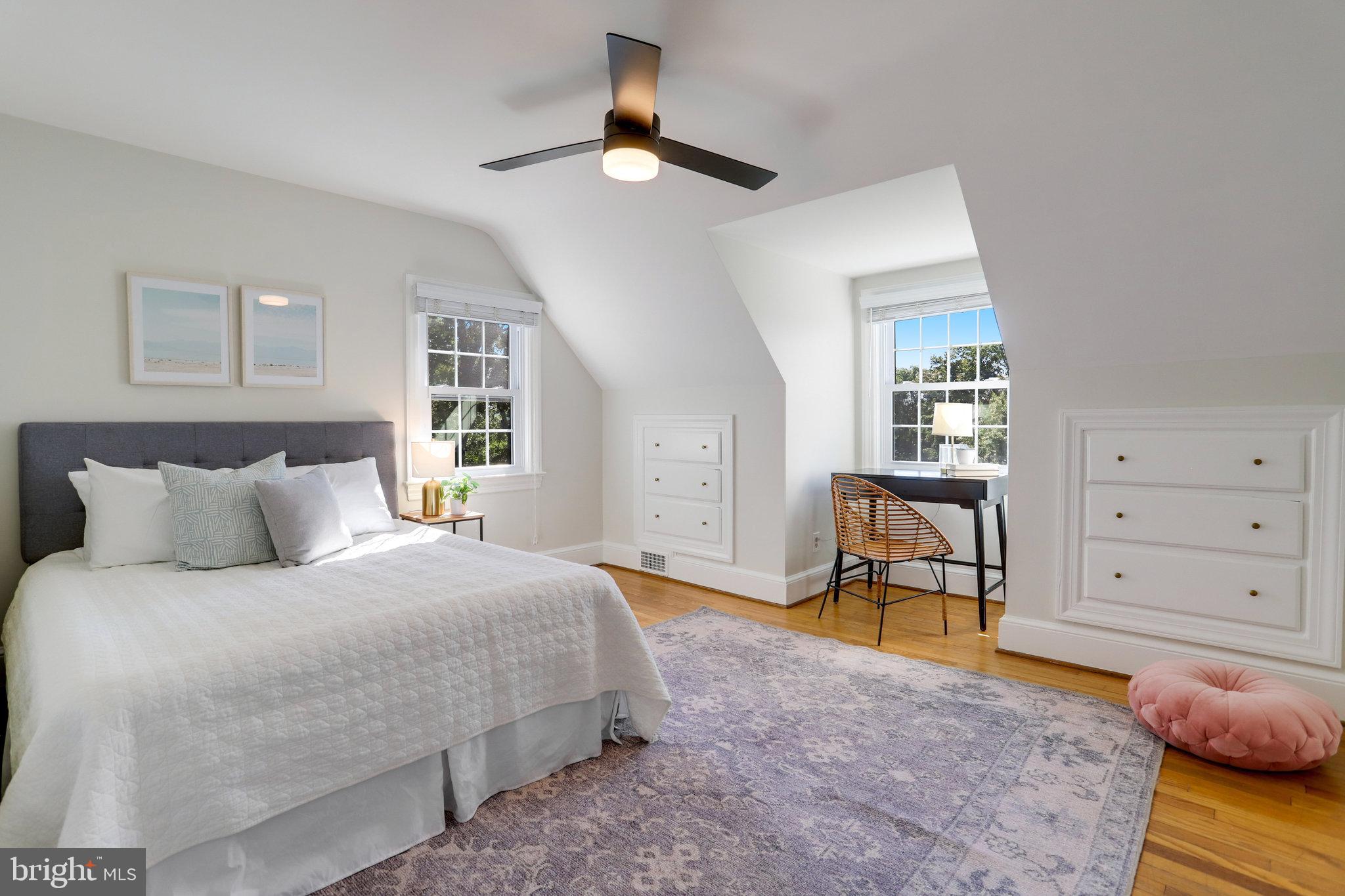 3424 Woodside Road Alexandria, VA 22310 - Photo 50 of 56 Third bedroom with room with more built-ins