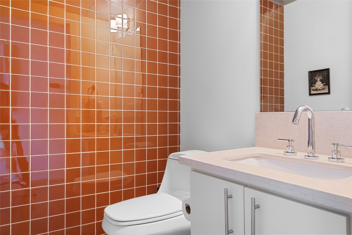 1401 Eva Street, Unit 406 Austin, TX 78704 - Photo 11 of 32 The stylish powder room is privately situated off the hallway.