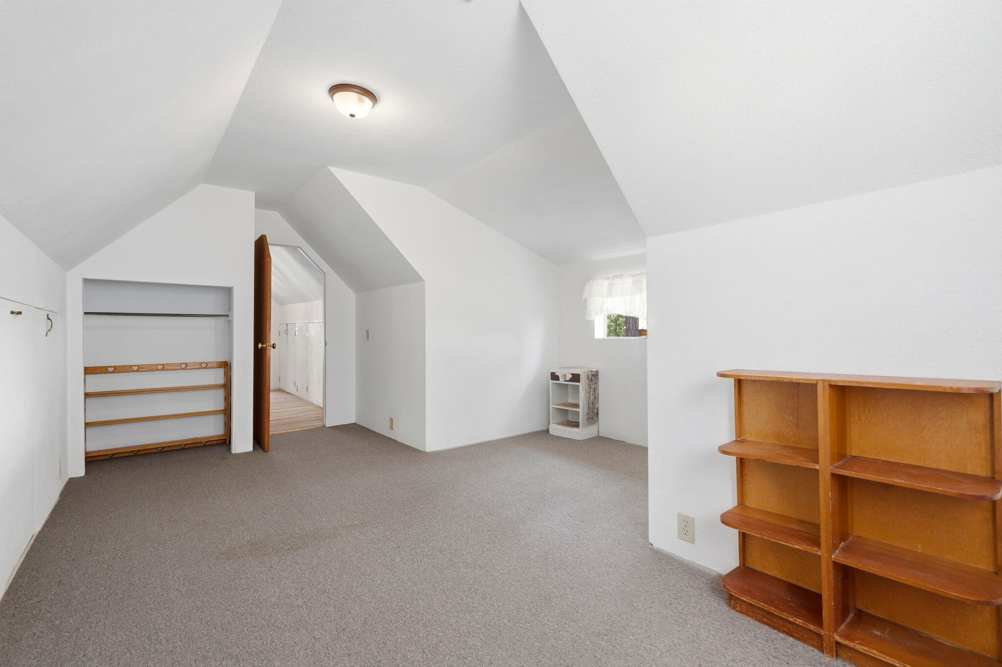 697 Loop Drive Springville, CA 93265 - Photo 34 of 55 a view of an empty room and stairs