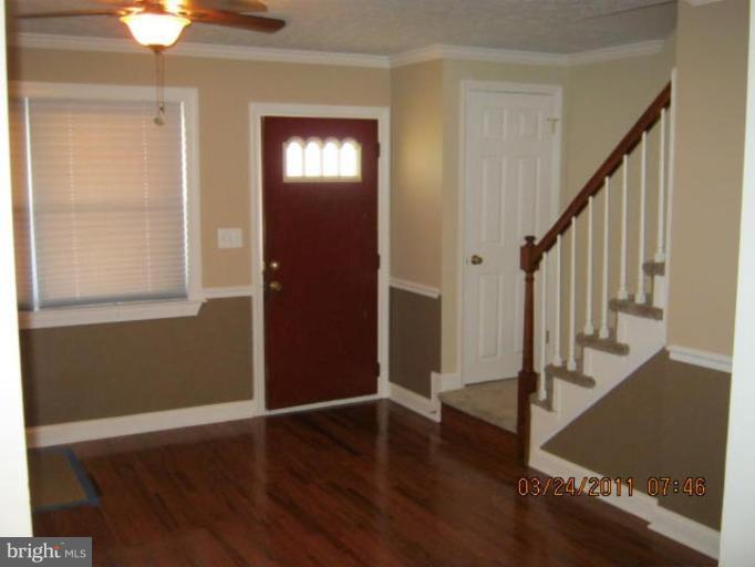 2705 Moorgate Road Dundalk, MD 21222 - Photo 11 of 17 Entrance / Foyer