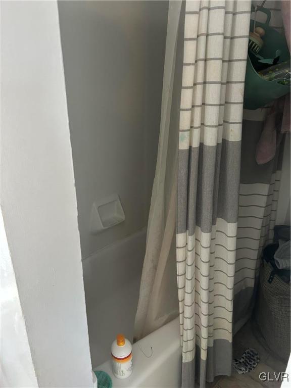 774 Market Street Bangor, PA 18013 - Photo 8 of 27 2nd fl bathroom