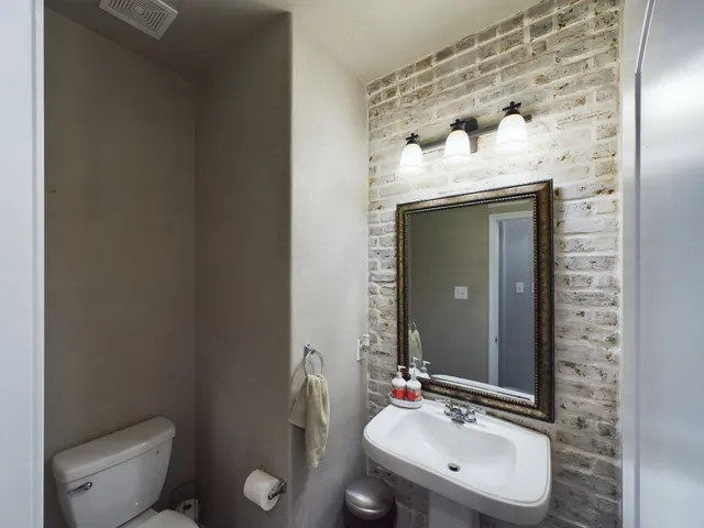 $7,500 | 8011 Colton Mining Court, Houston, TX 77040