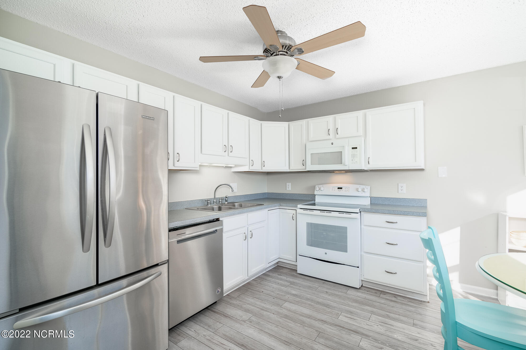 303 Barbour Road, Unit 301 Morehead City, NC 28557 - Photo 12 of 29 courtyard-301-14