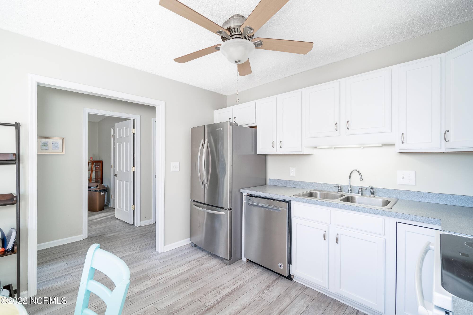 303 Barbour Road, Unit 301 Morehead City, NC 28557 - Photo 13 of 29 courtyard-301-16