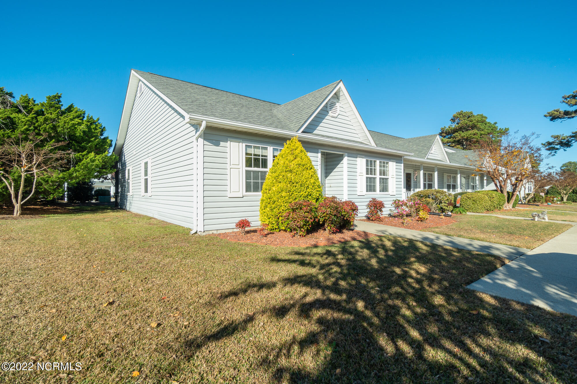 303 Barbour Road, Unit 301 Morehead City, NC 28557 - Photo 3 of 29 courtyard-301-25
