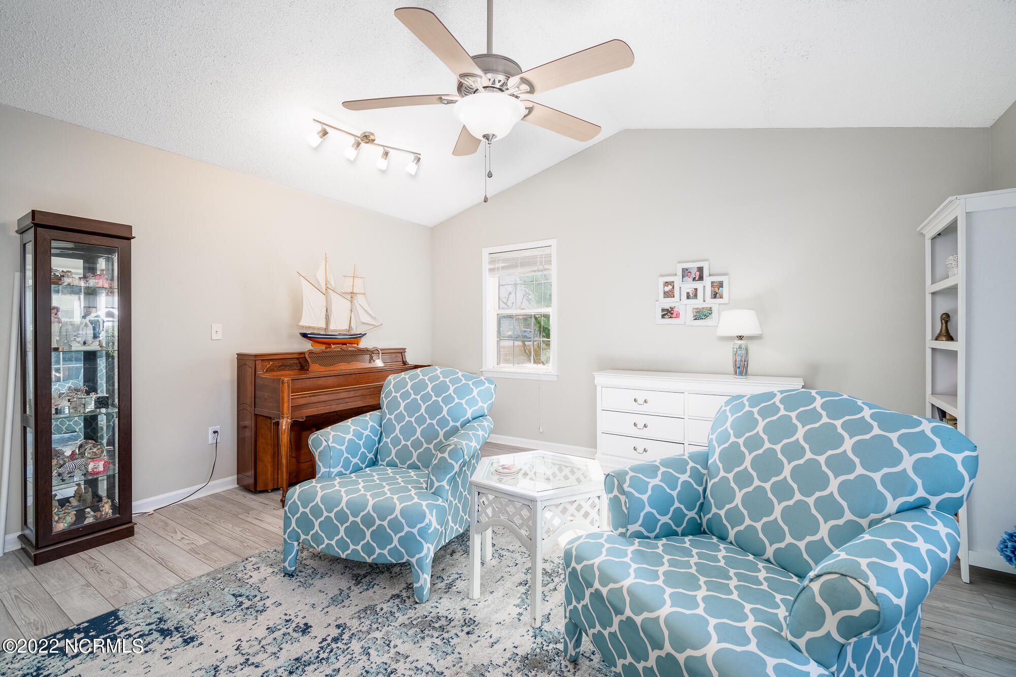 303 Barbour Road, Unit 301 Morehead City, NC 28557 - Photo 5 of 29 courtyard-301-21