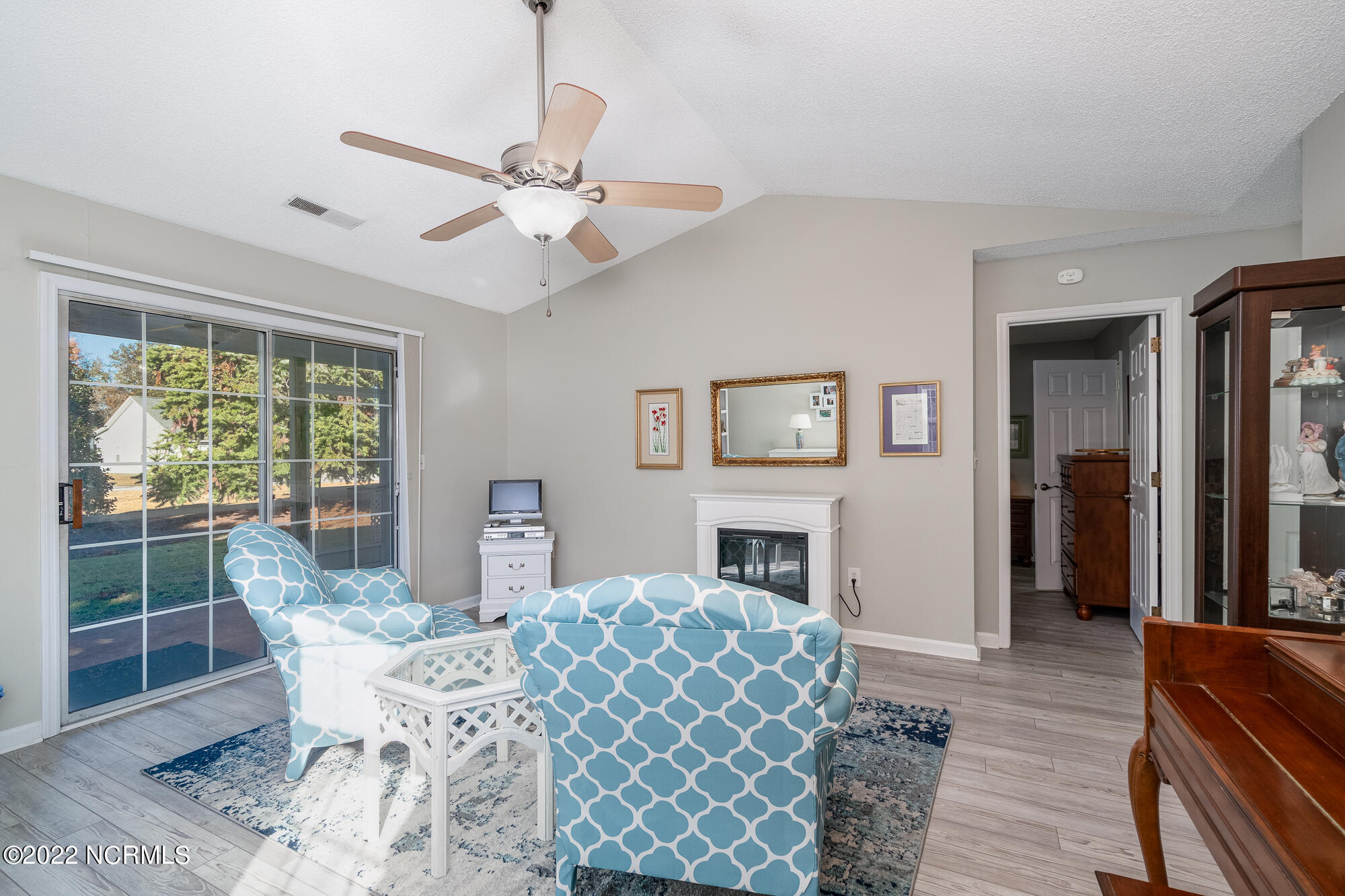 303 Barbour Road, Unit 301 Morehead City, NC 28557 - Photo 6 of 29 courtyard-301-22