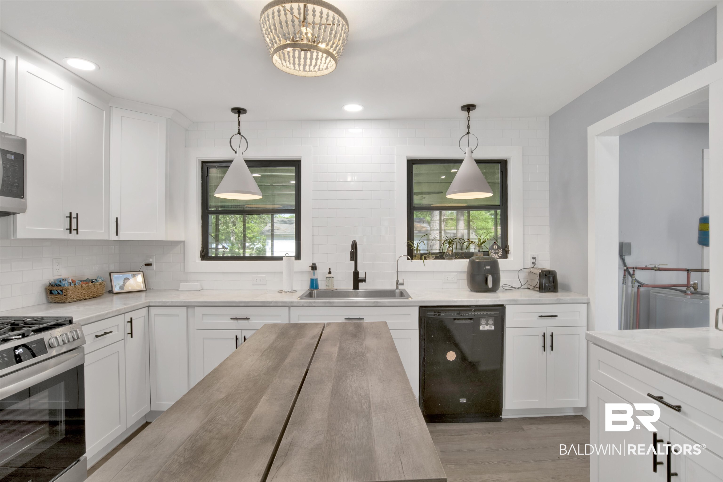 1106 North Pine Street Loxley, AL 36551 - Photo 11 of 32 Kitchen