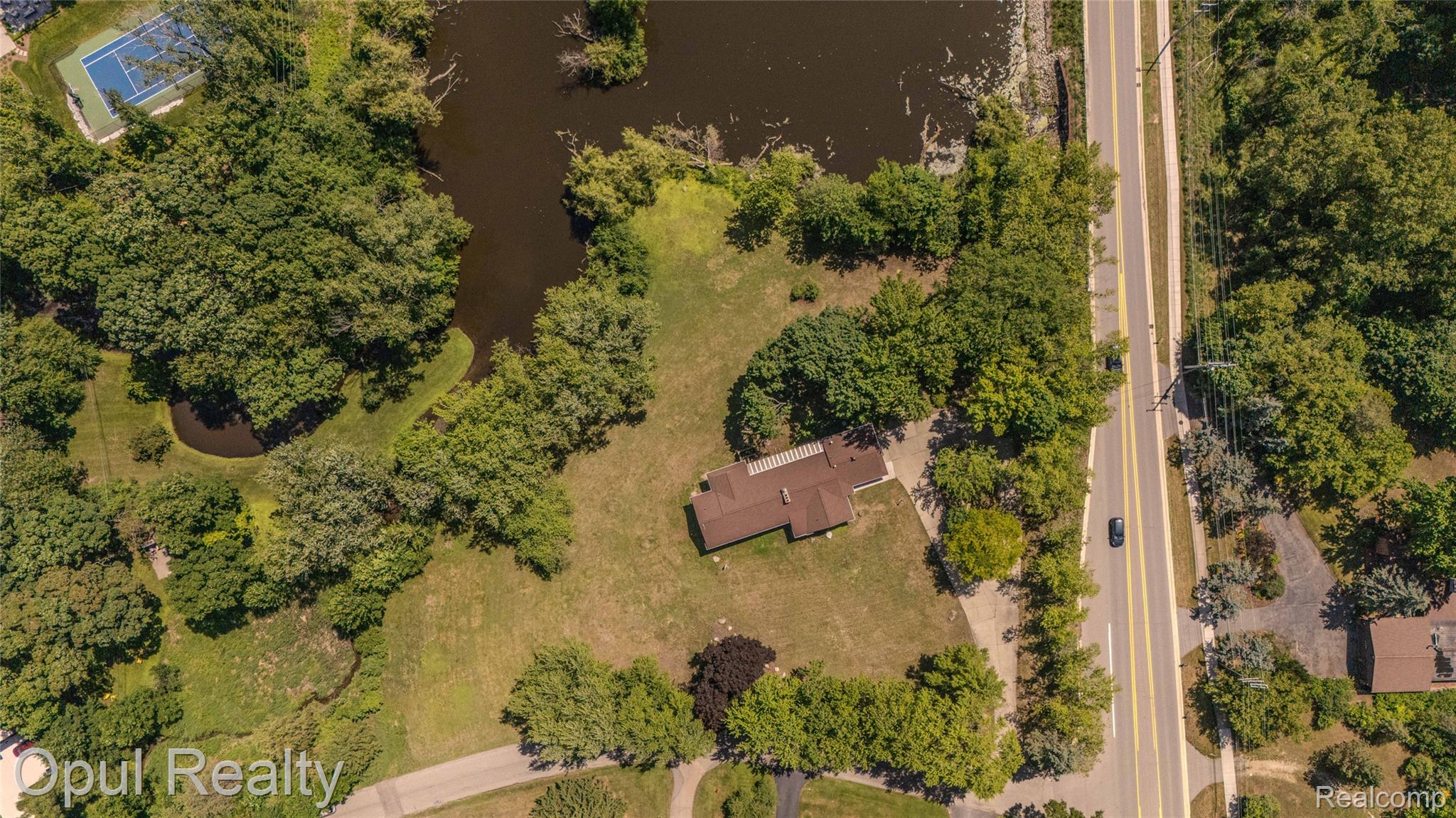 6455 Norham Road Bloomfield Hills, MI 48301 - Photo 90 of 93 Aerial perspective showcasing a sprawling lot with a brown-roofed single-story residence