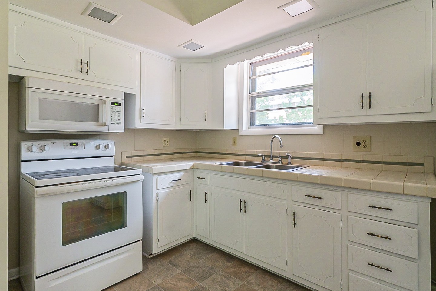 192 Tusculum Road Antioch, TN 37013 - Photo 8 of 24 Gallery Image 8
