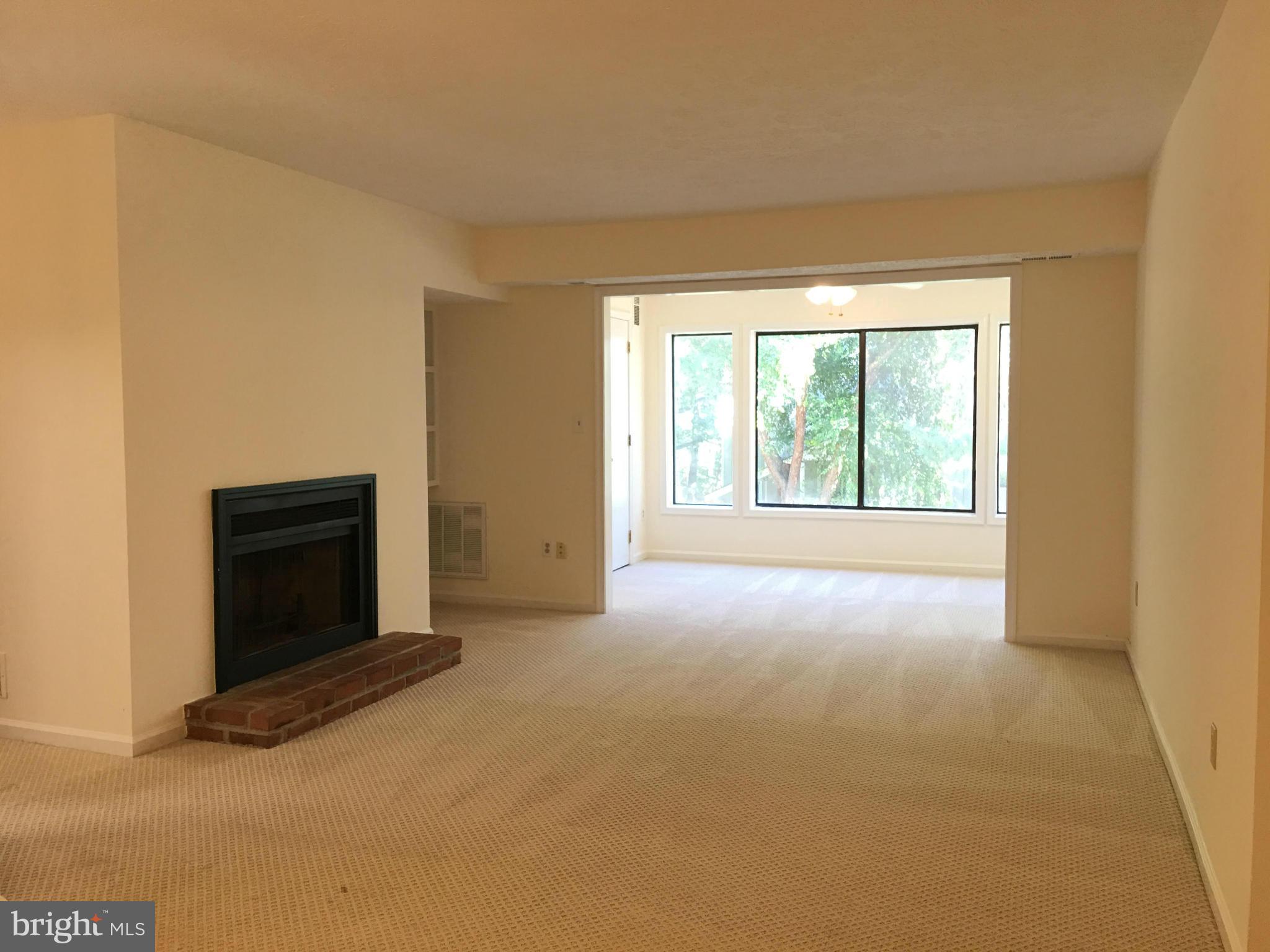 2267 Hunter's Run Drive, Unit 2267 Reston, VA 20191 - Photo 5 of 13 Living Room