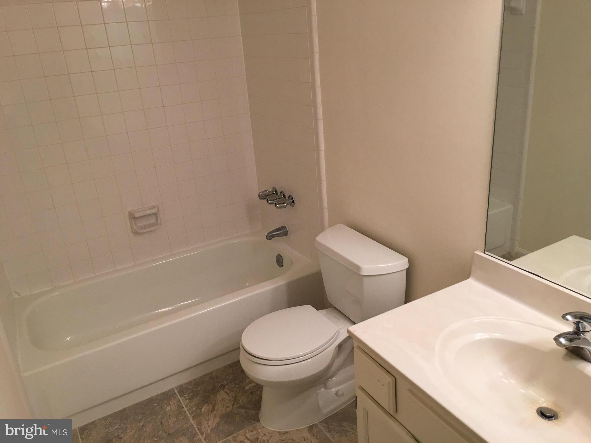 2267 Hunter's Run Drive, Unit 2267 Reston, VA 20191 - Photo 10 of 13 Bath