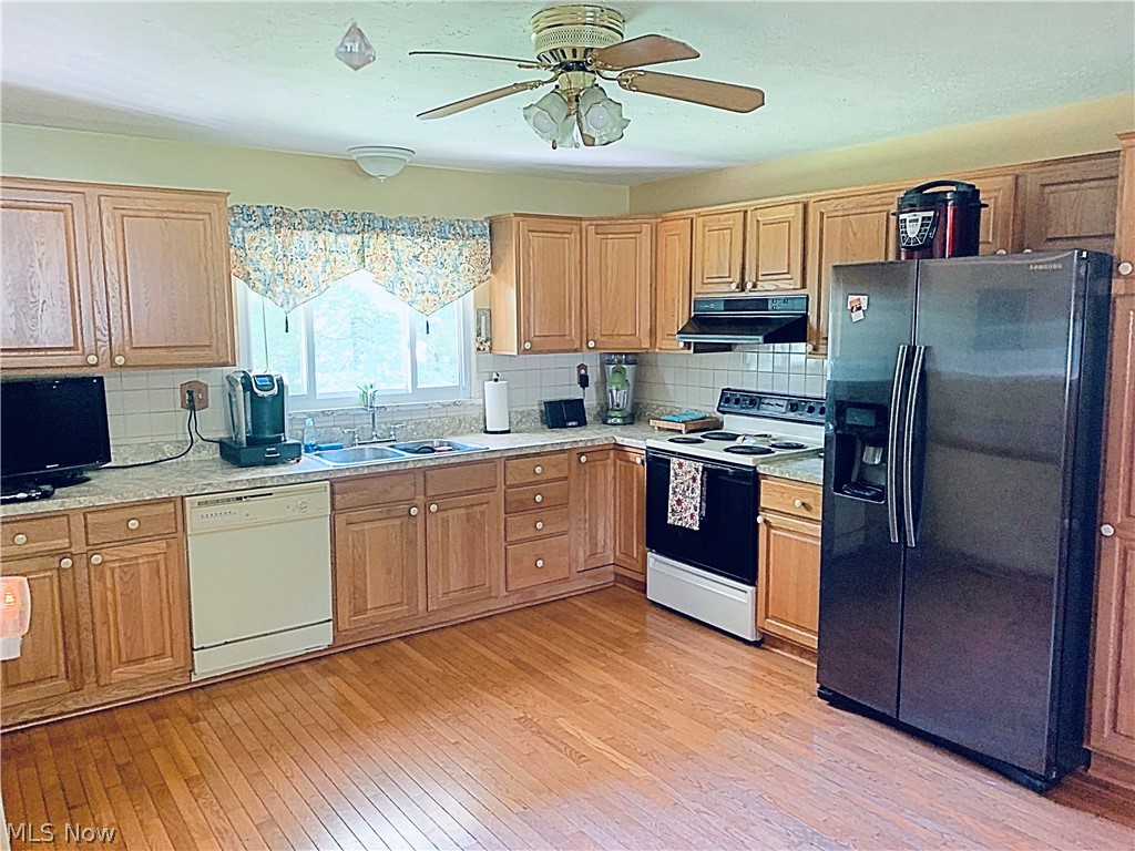 7593 Webster Road Cleveland, OH 44130 - Photo 4 of 27 Gallery Image 4