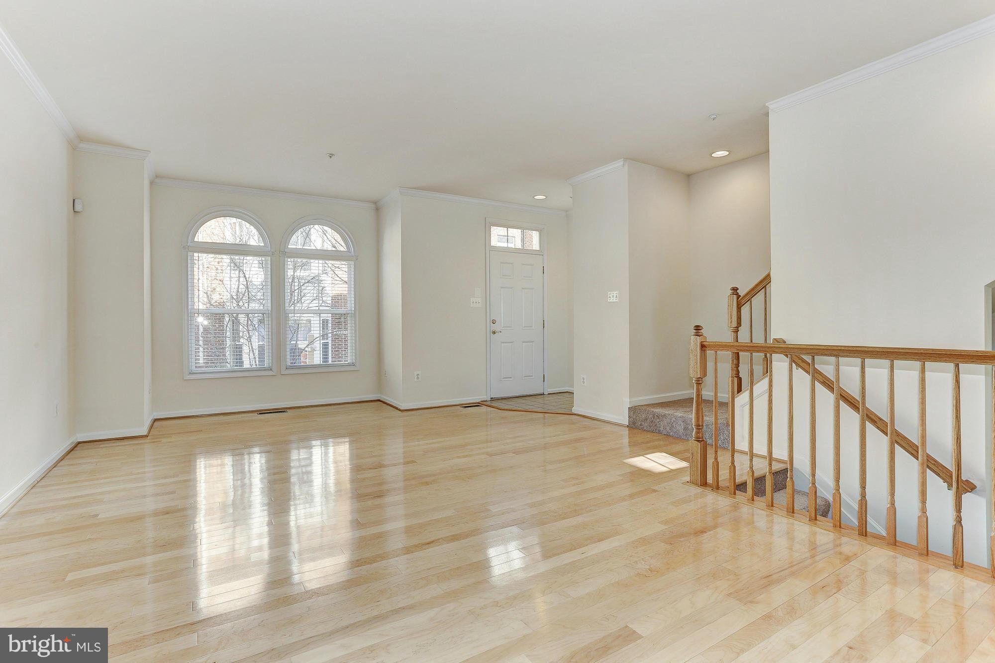 10279 Rutland Round Road, Unit 43 Columbia, MD 21044 - Photo 2 of 28 Living Room