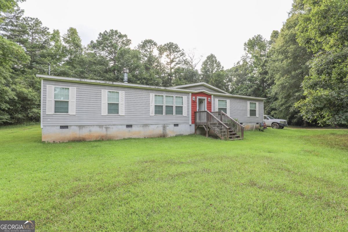 143 Mccullar Weaver Road Southwest Milledgeville, GA 31061 - Photo 27 of 28 a view of a house with backyard and garden