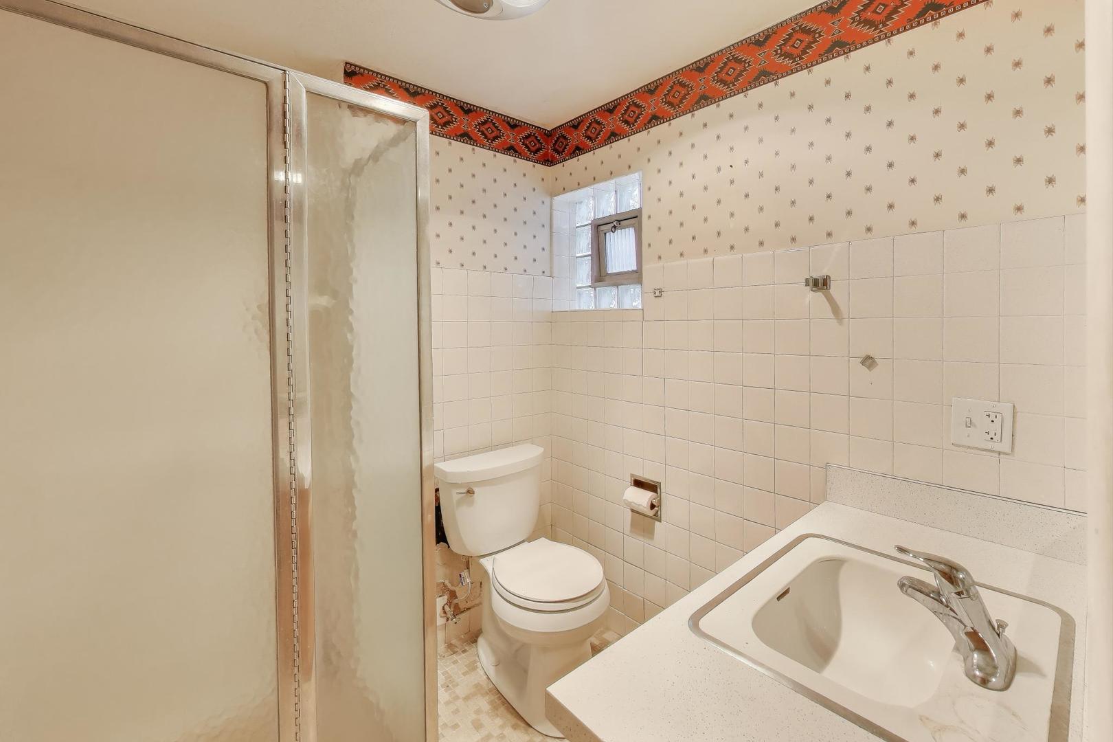 507 North Hamlin Avenue Park Ridge, IL 60068 - Photo 13 of 30 a bathroom with a toilet and a sink