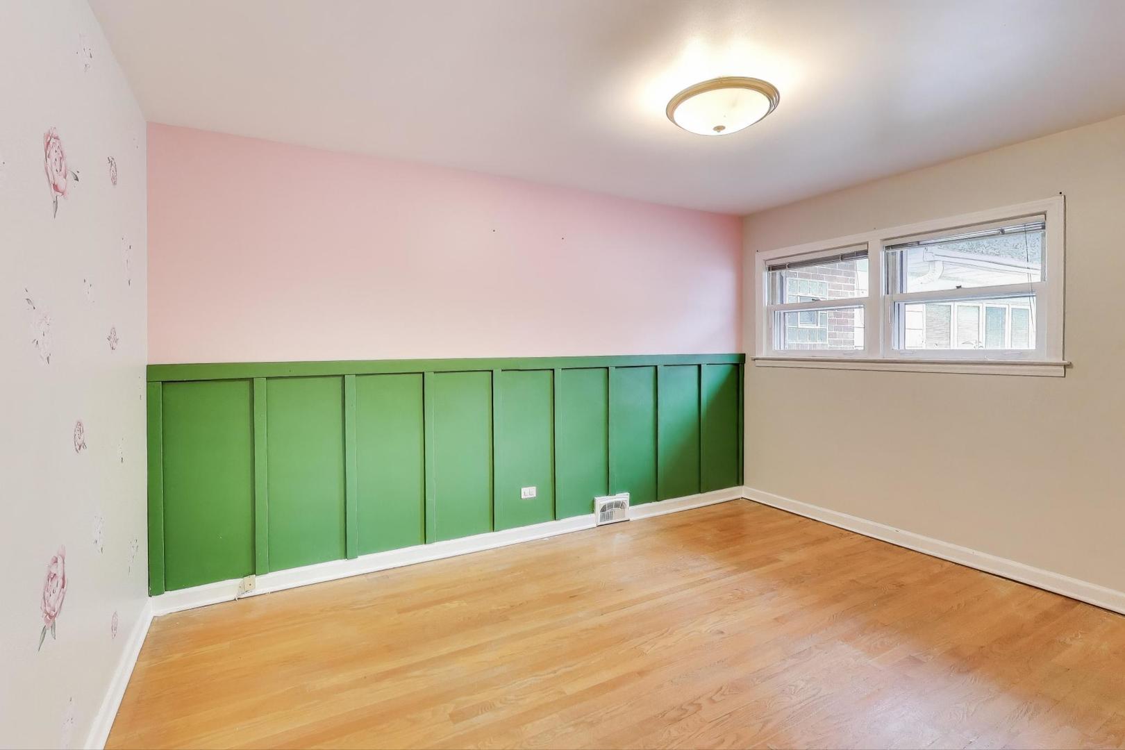 507 North Hamlin Avenue Park Ridge, IL 60068 - Photo 14 of 30 a view of a big room with windows and closet