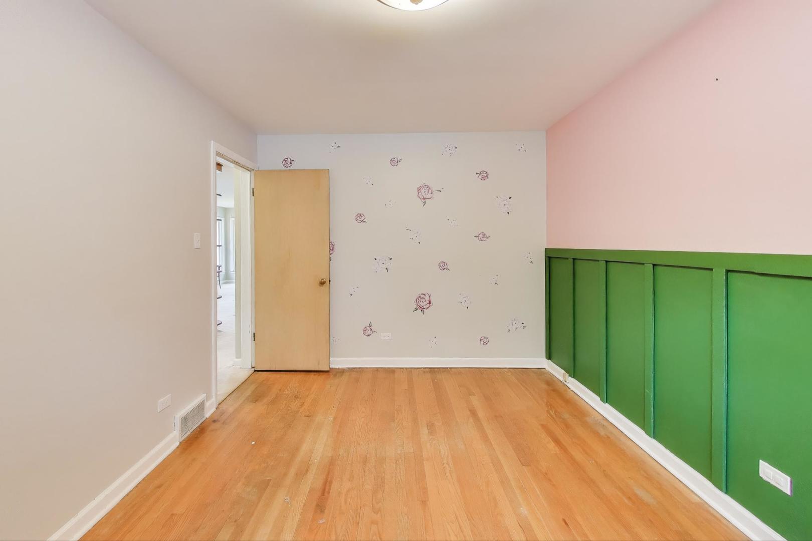 507 North Hamlin Avenue Park Ridge, IL 60068 - Photo 15 of 30 a view of a room with wooden floor