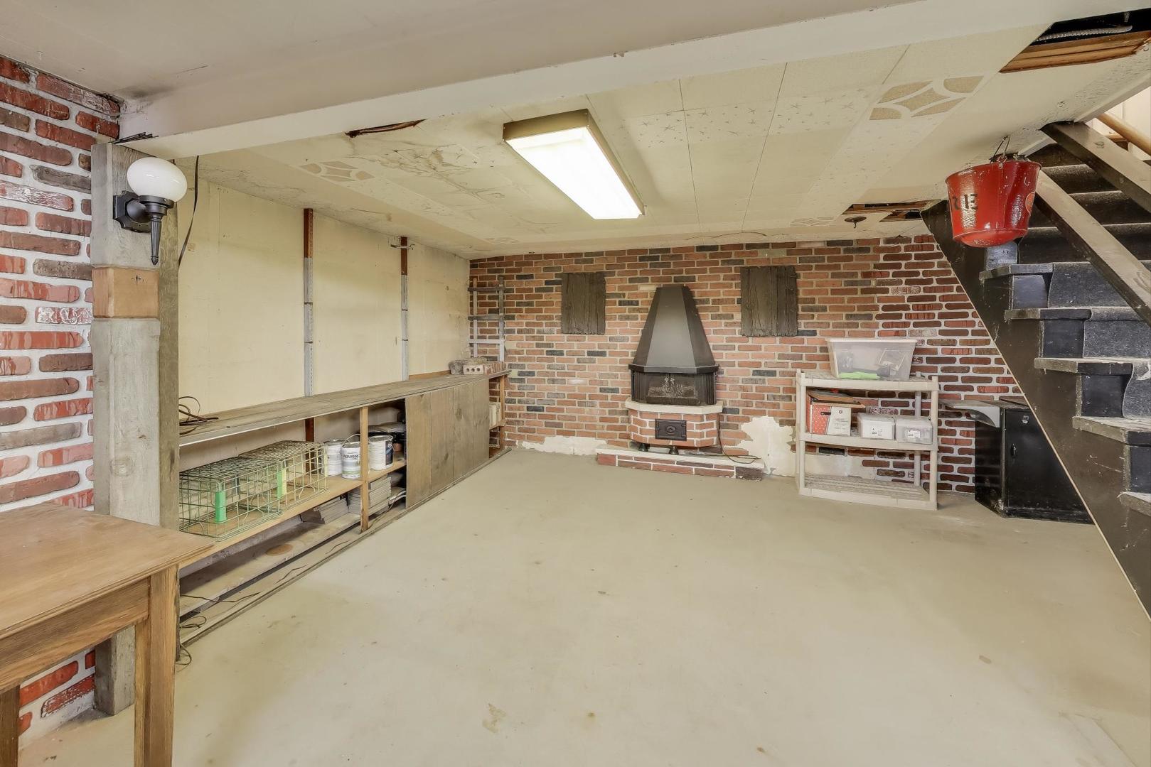 507 North Hamlin Avenue Park Ridge, IL 60068 - Photo 21 of 30 a view of a room with gym equipment