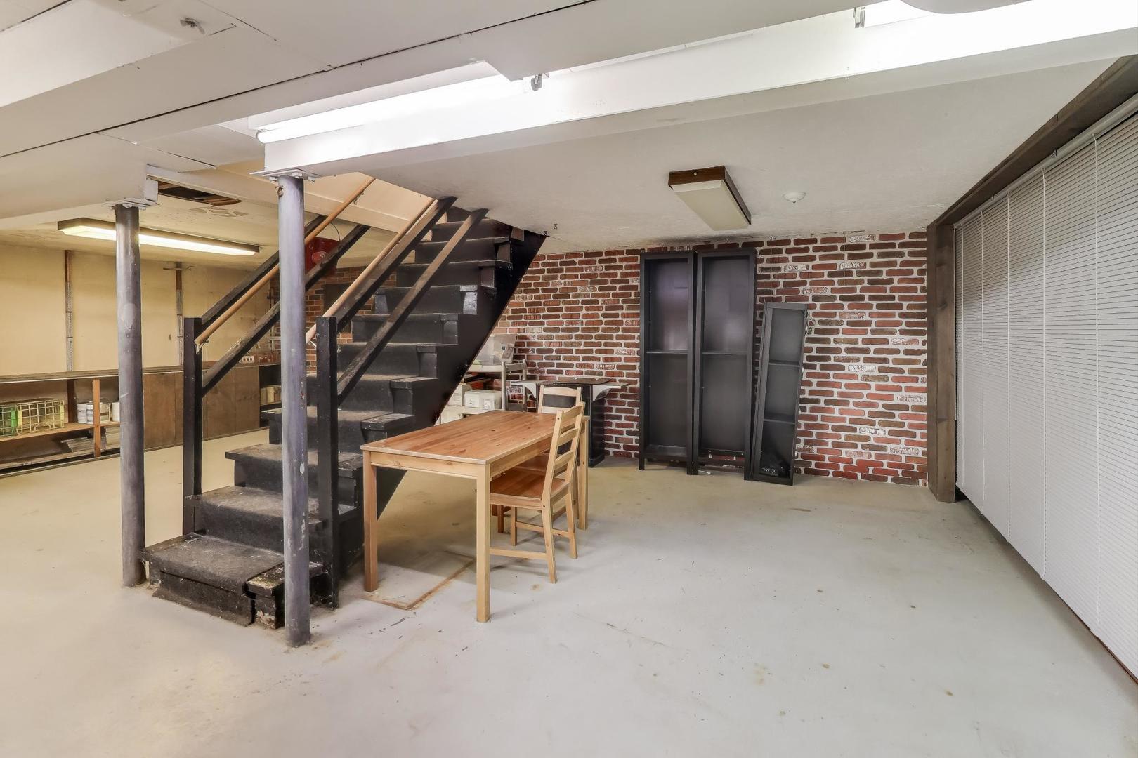 507 North Hamlin Avenue Park Ridge, IL 60068 - Photo 22 of 30 a view of an empty room with stairs