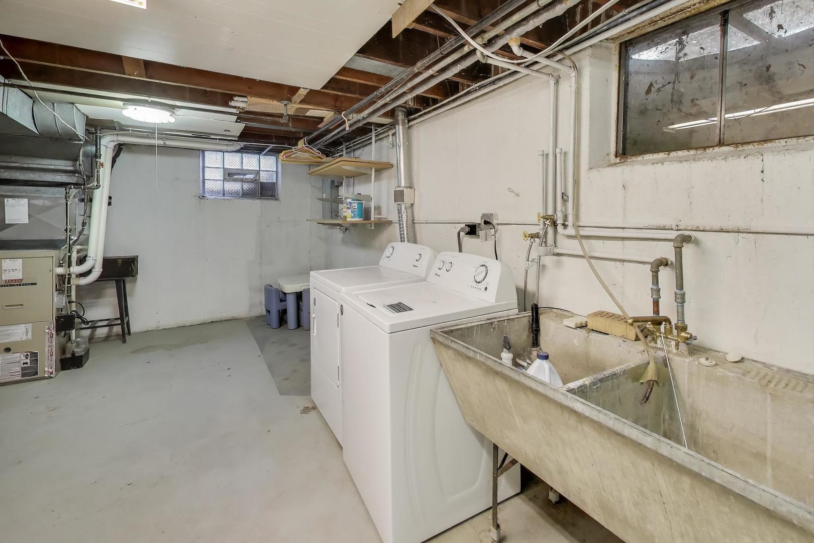 507 North Hamlin Avenue Park Ridge, IL 60068 - Photo 23 of 30 a utility room with dryer and washer