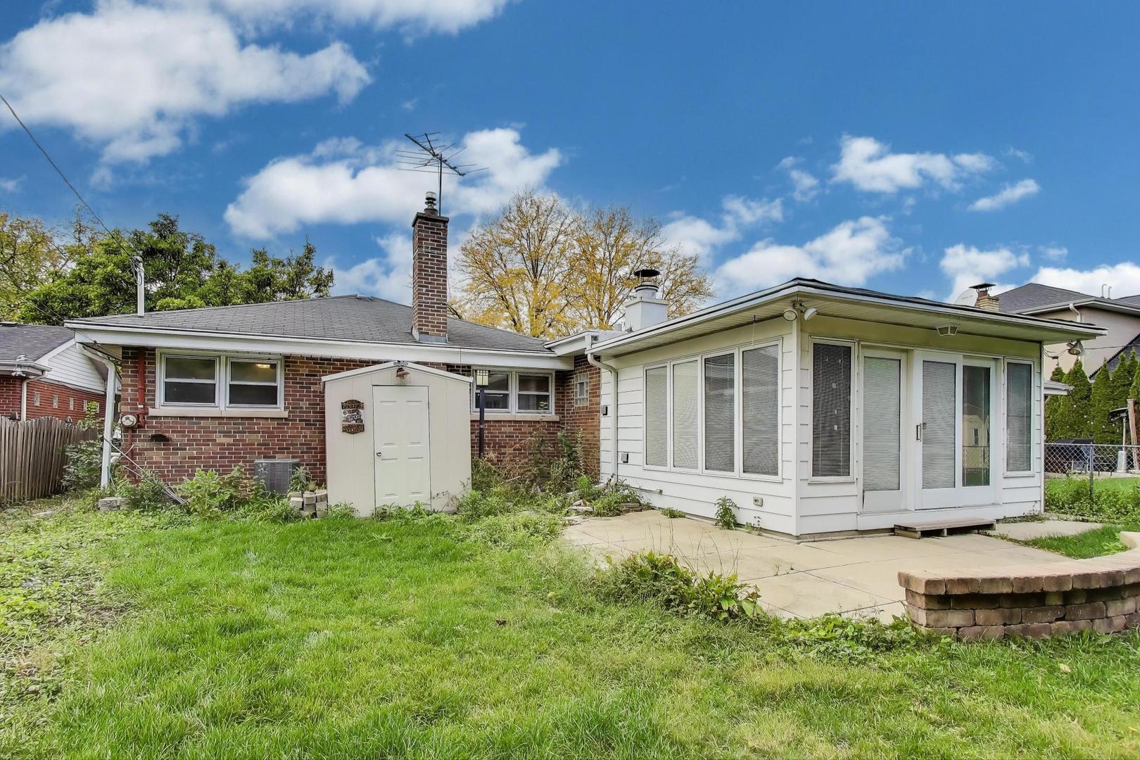 507 North Hamlin Avenue Park Ridge, IL 60068 - Photo 25 of 30 a front view of a house with garden