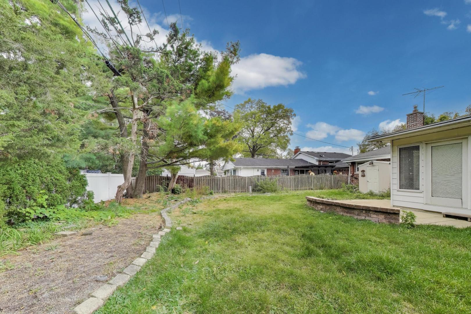 507 North Hamlin Avenue Park Ridge, IL 60068 - Photo 29 of 30 a backyard of a house with table and chairs