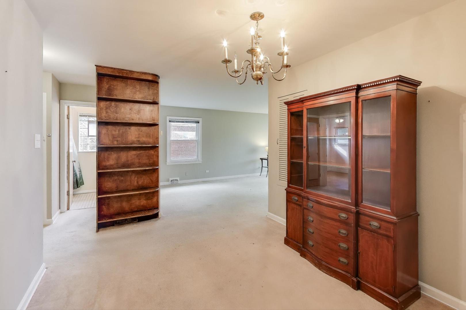 507 North Hamlin Avenue Park Ridge, IL 60068 - Photo 6 of 30 a view of a hallway with closet