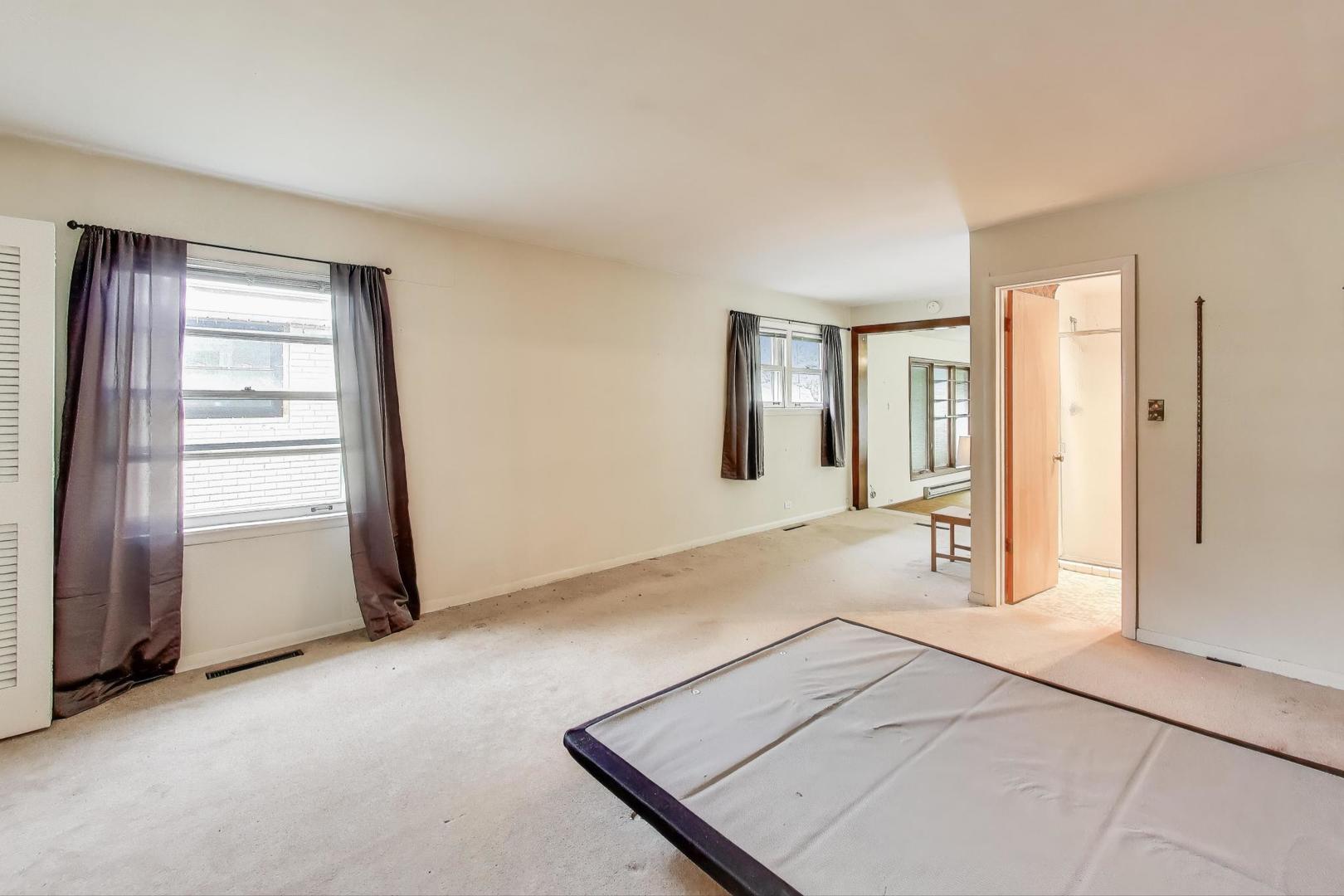 507 North Hamlin Avenue Park Ridge, IL 60068 - Photo 9 of 30 an empty room with windows