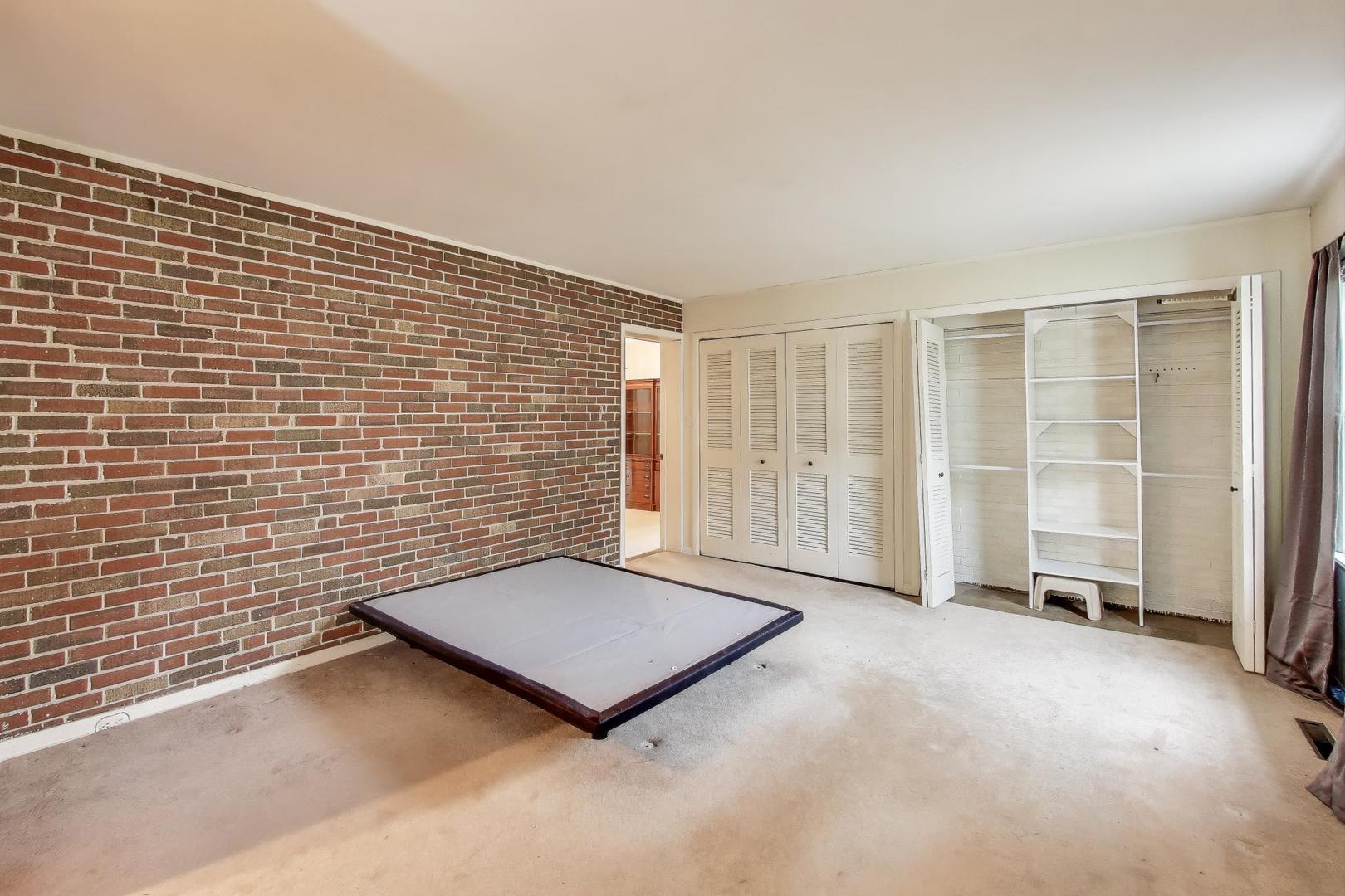 507 North Hamlin Avenue Park Ridge, IL 60068 - Photo 10 of 30 a view of an empty room with a window