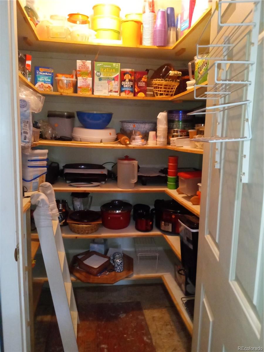 7150 South Platte Canyon Road Littleton, CO 80128 - Photo 24 of 37 a room with lots of different colored cloths