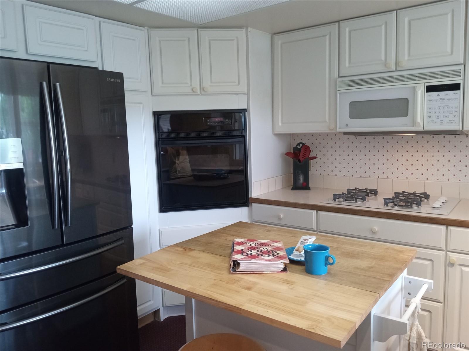 7150 South Platte Canyon Road Littleton, CO 80128 - Photo 29 of 37 a kitchen with stainless steel appliances granite countertop a refrigerator sink and stove